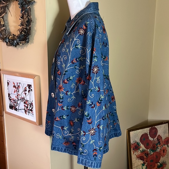 Vintage NEW DIRECTIONS Size 2X Floral Embroidered Denim Carved Buttons Front - Picture 7 of 12